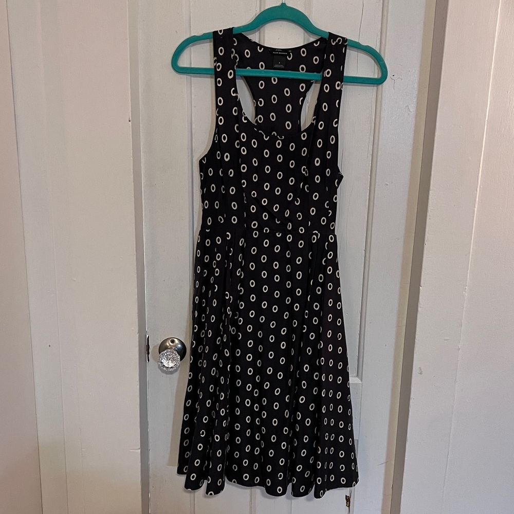 Club Monaco 100% silk dress with hidden pockets, size 4, slate gray and cream